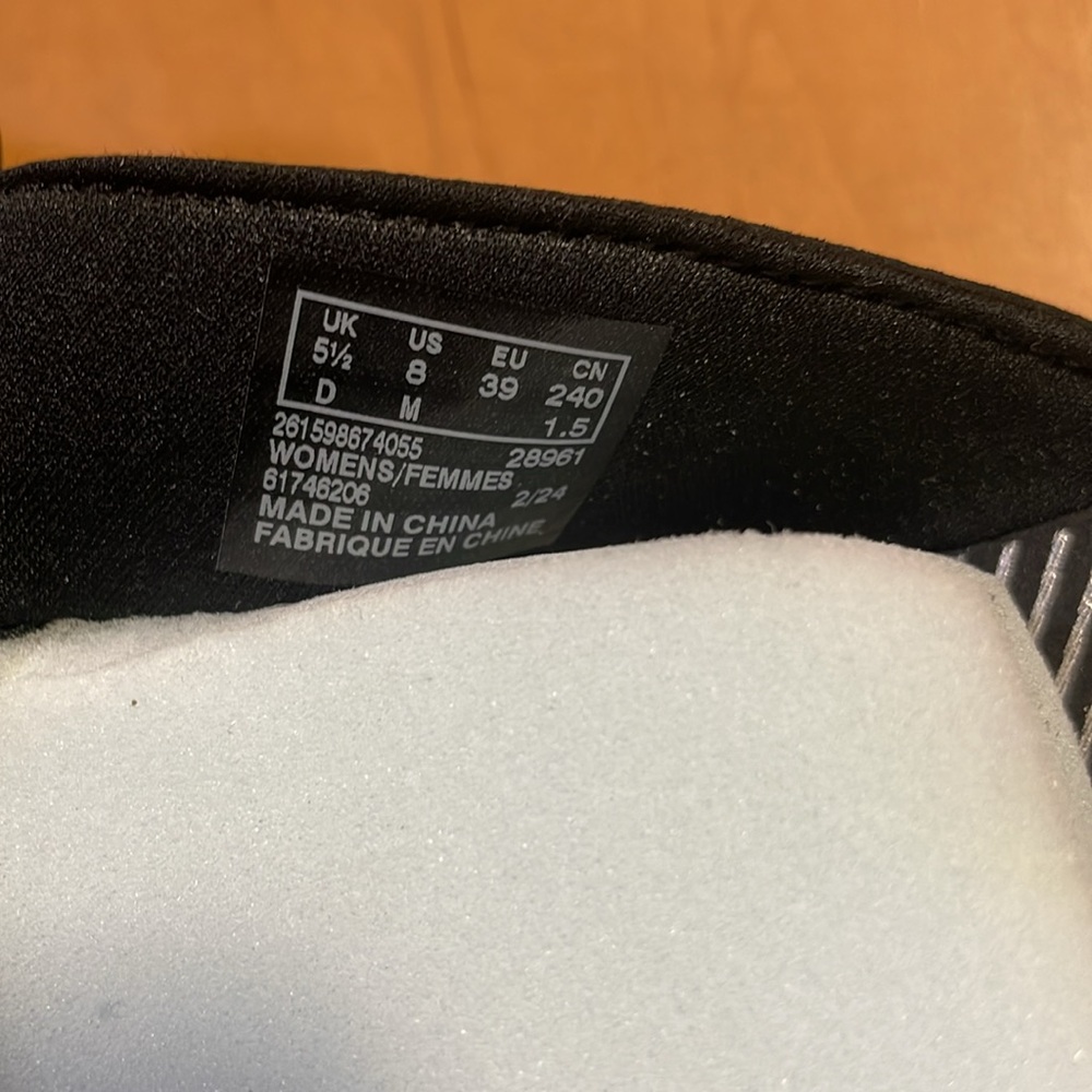 Clarks - Womens Brinkley Flora Flip Flops, size 8 US womens, color black/white. - Picture 5 of 5